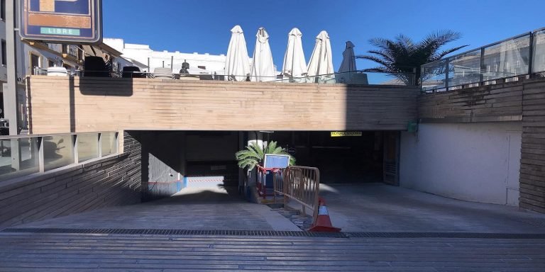 Reabierto el parking de la plaza de la Constitución tras 15 días de obras de mejora y limpieza