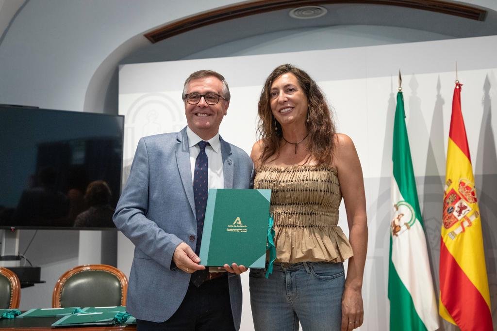 El Ayuntamiento de Baena recibe de la Junta 25.359 euros para transformación tecnológica e innovación en Servicios Sociales