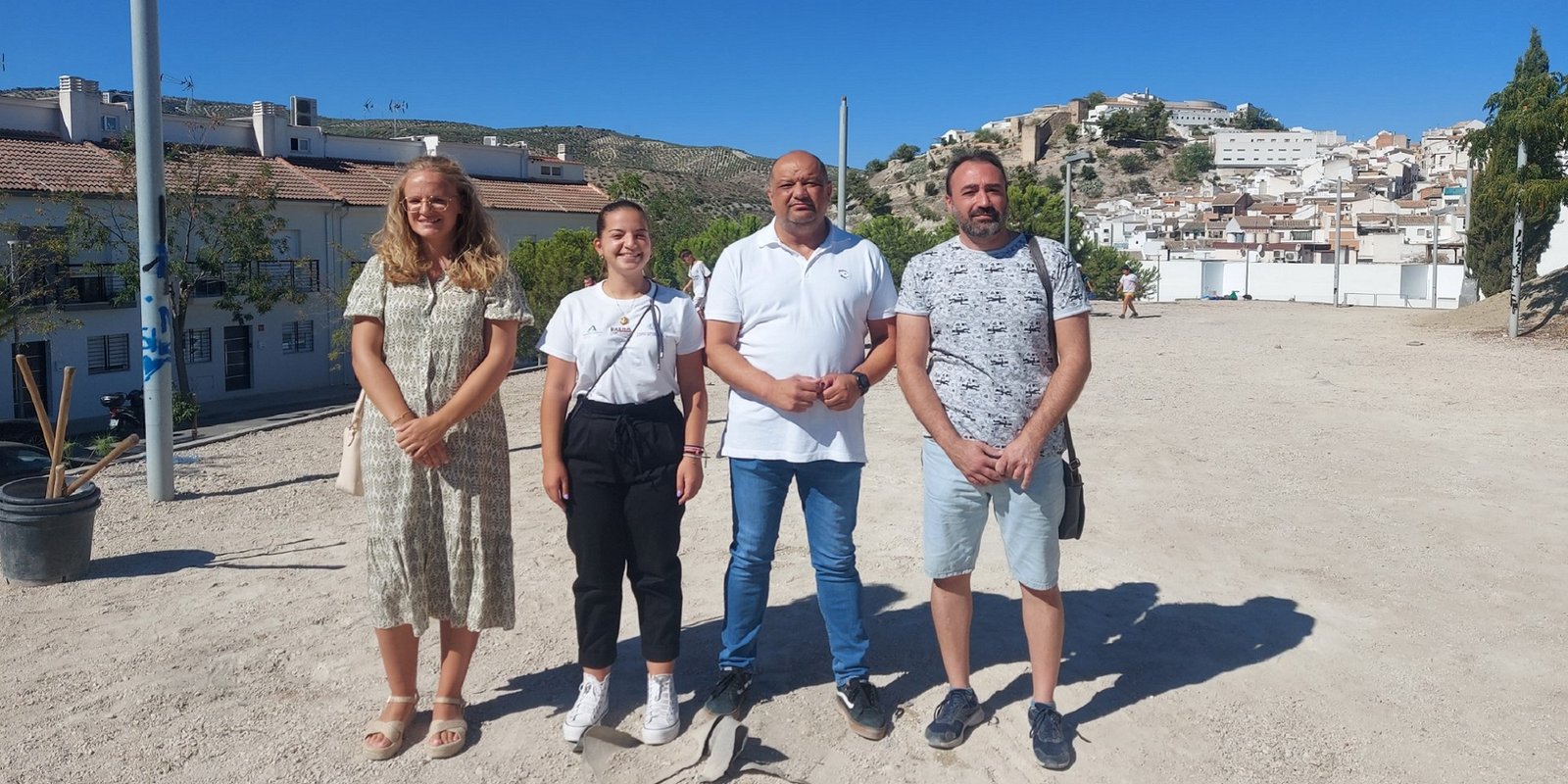 Más de un centenar de niños participa en una plantación de árboles en Pedro Muñoz a través de Baena Solidaria