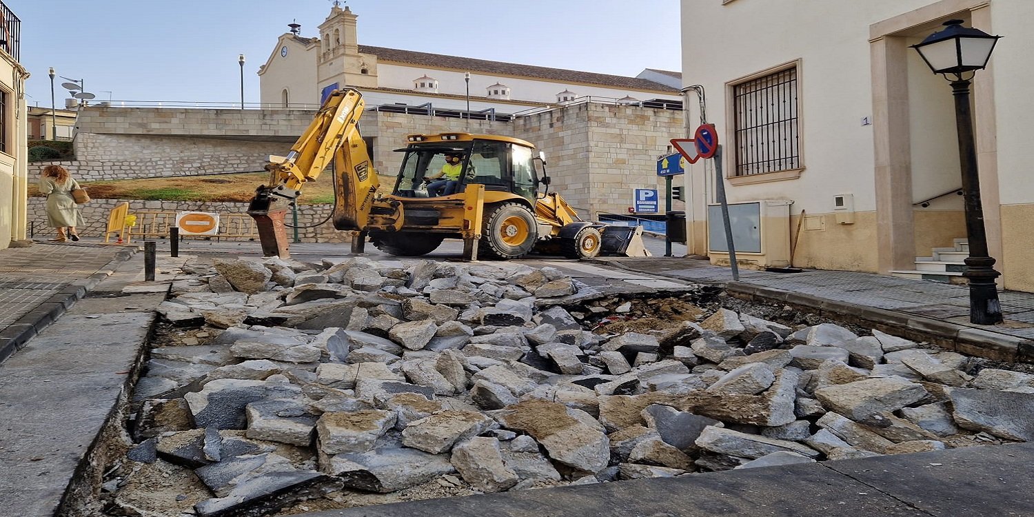 El Ayuntamiento de Baena inicia el arreglo de la calle hundida por la lluvia