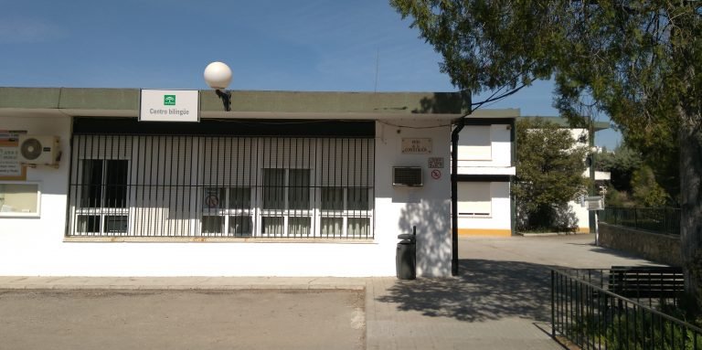 La alcaldesa de Baena pide a la Junta que apueste por el colegio Valverde y Perales y por la educación pública