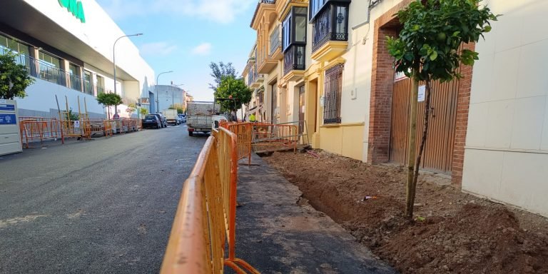 El Ayuntamiento renueva los acerados de las calles Duque de Ahumada y Catedrático Alcalá Santaella