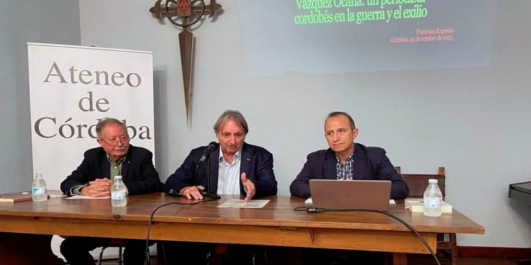 El periodista Francisco Expósito analiza las consecuencias de la guerra civil y la dictadura en una conferencia en el Ateneo de Córdoba