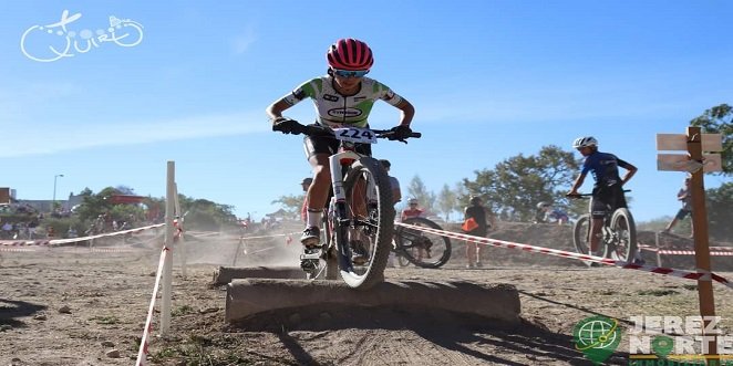 Dominio aplastante de Elena Tienda en la Copa de Andalucía BTT y debut con victoria en Cádiz del juvenil del Ciudad de Baena