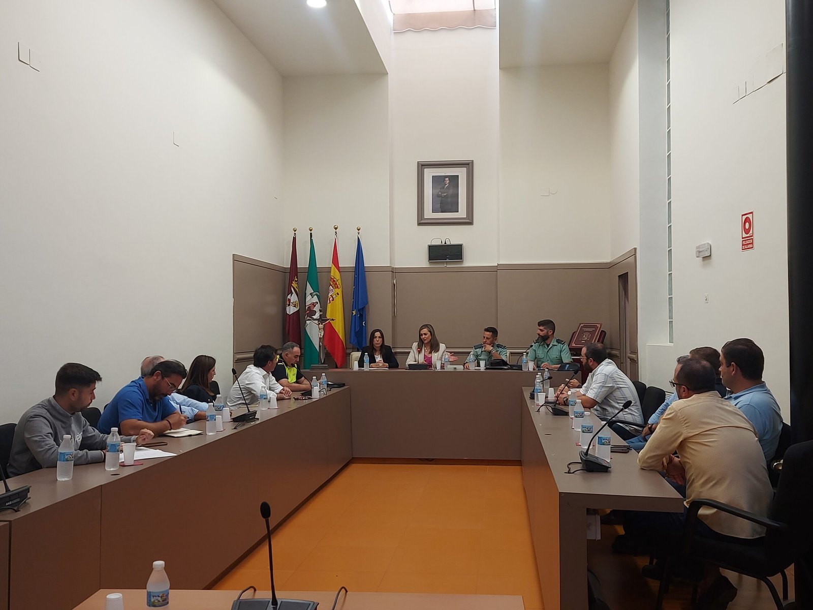 La Guardia Civil informa a los agricultores de Baena sobre el dispositivo para evitar robos en la campaña de aceituna