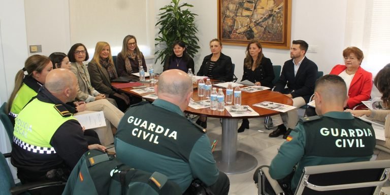 La Comisión Técnica Local de malos tratos evalúa la situación de 63 mujeres en Baena con medidas de protección activas