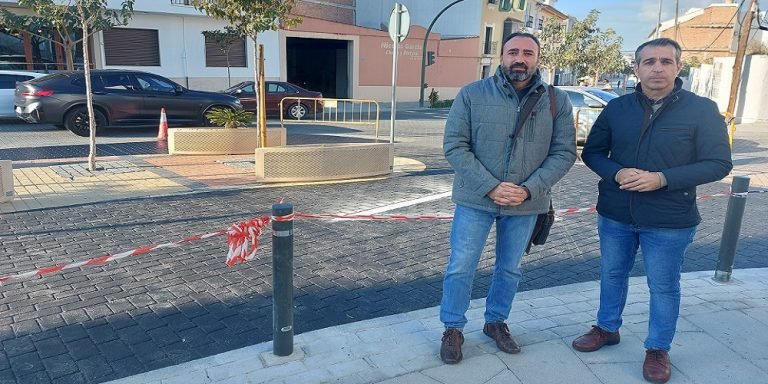 El Ayuntamiento actúa en el cruce de Rey Fernando y avenidas Castro del Río y Cañete de las Torres para mejorar la movilidad
