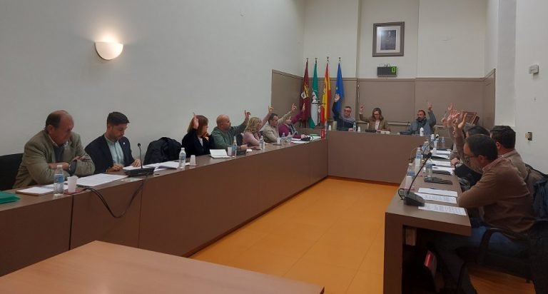 El Pleno acuerda colaborar con la UCO para realizar un proyecto de investigación sobre la Cueva del Yeso