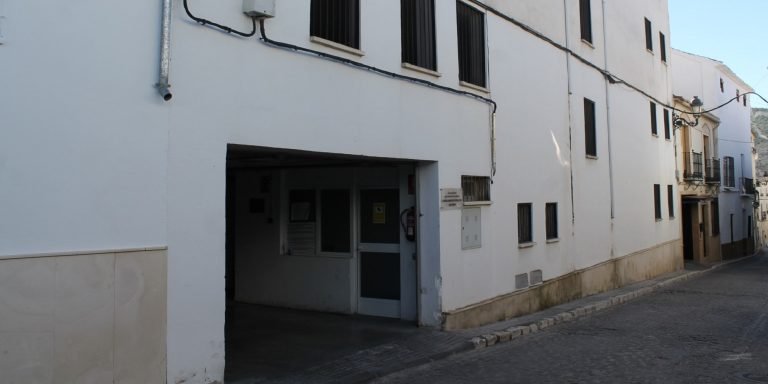 El Ayuntamiento instala nuevas cámaras de seguridad en el aparcamiento de la calle Alta