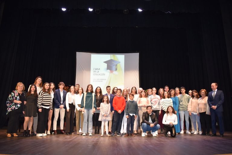 La I Gala de la Educación de Baena reconoce a más de medio centenar de alumnos y profesores