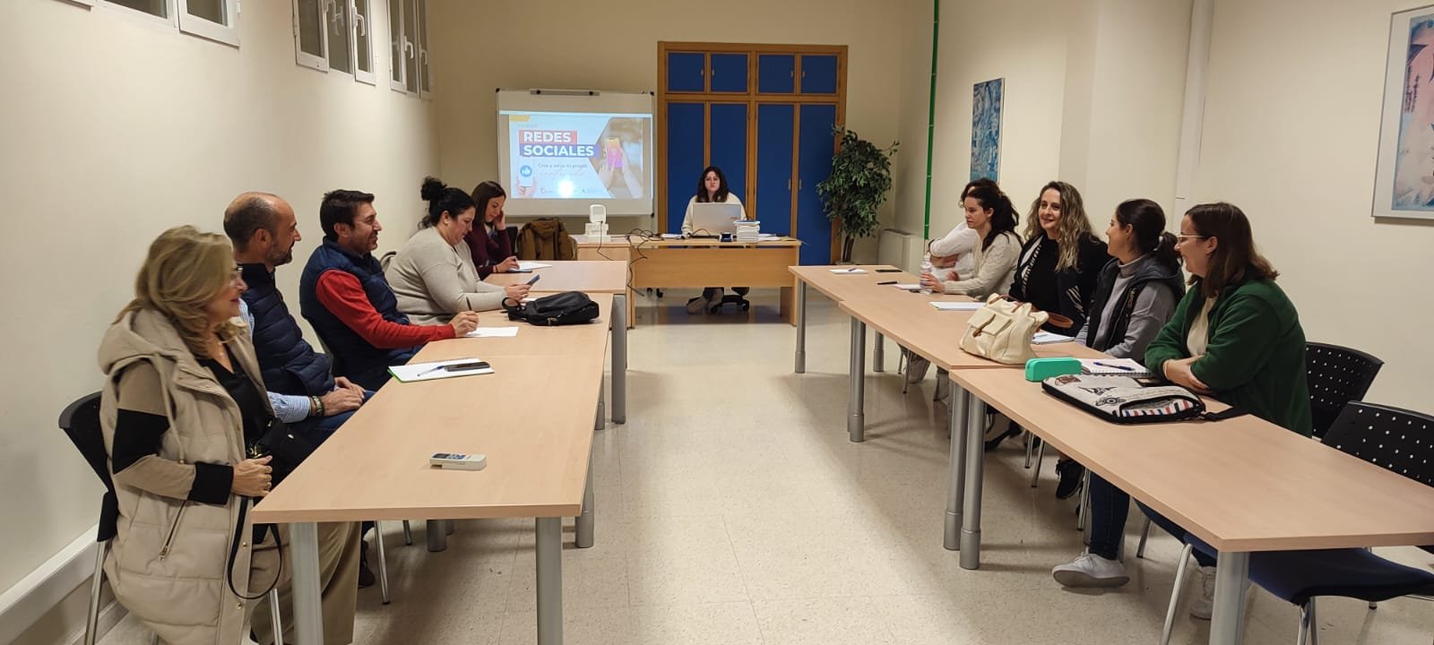 Una veintena de empresarios de Baena participa en los cursos de Redes Sociales de Uneba