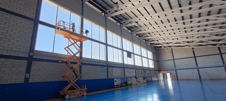 El Ayuntamiento invierte 15.000 euros en actuaciones de mejora en el pabellón cubierto de Albendín