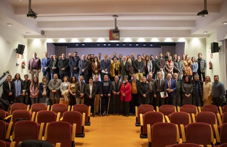 La Diputación de Córdoba transfiere a los ayuntamientos 65,3 millones de euros para la ayuda a domicilio