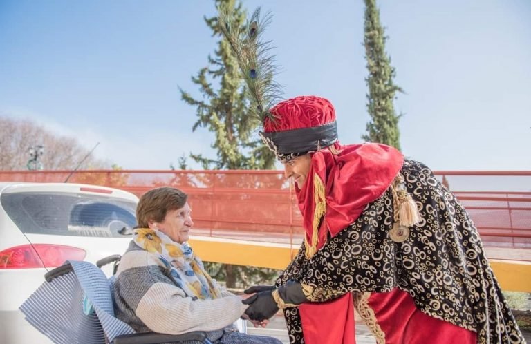 La Cabalgata de Reyes de Baena está formada por 18 carrozas y repartirá 4.500 kilos de caramelos
