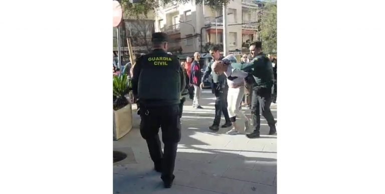 Guardia Civil y Policía Local detienen en Baena a un hombre por una presunta tentativa de robo en una joyería