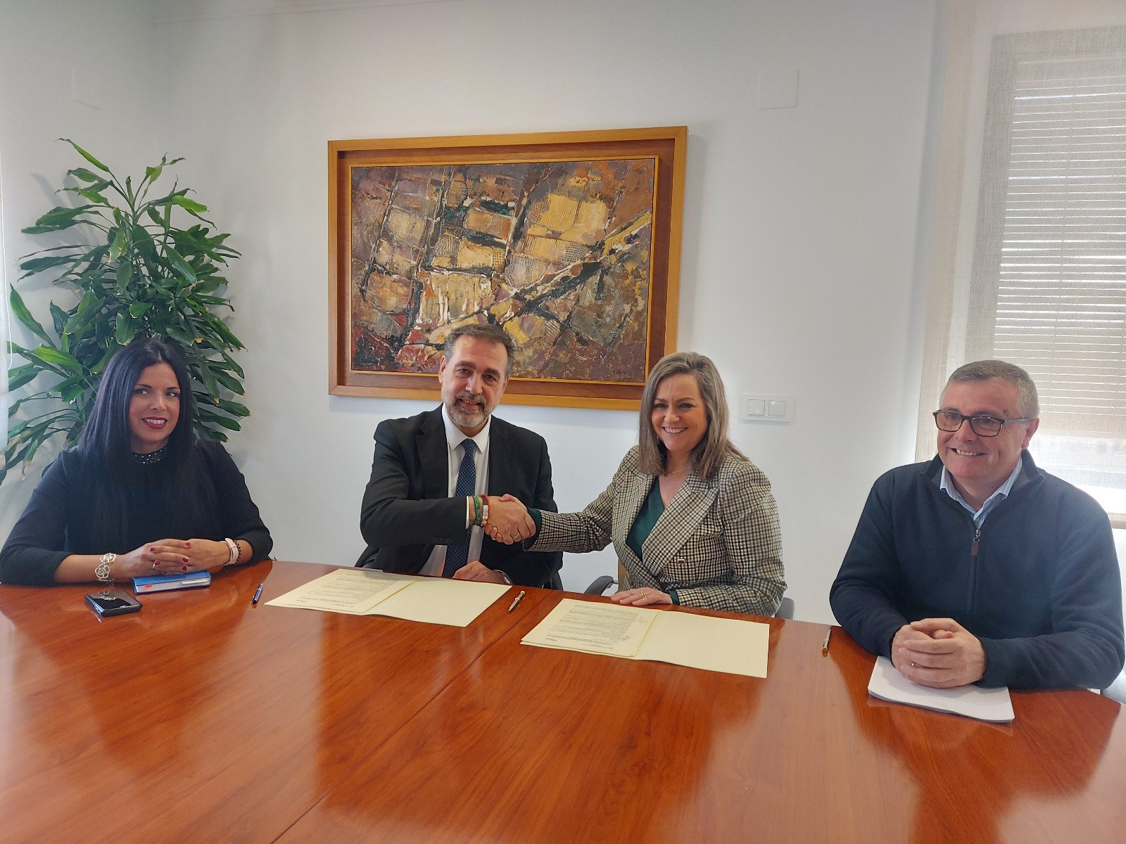 El Ayuntamiento de Baena y ANFANE firman un convenio para atender necesidades de familias en materia de vivienda