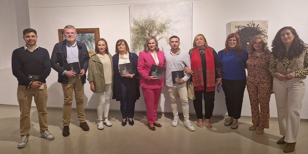 El Ayuntamiento inaugura la exposición ‘Esencia’, homenaje póstumo a Paco Ariza