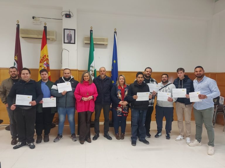 El Ayuntamiento de Baena clausura el Curso de Instalaciones Fotovoltaicas con la entrega de diplomas a los alumnos
