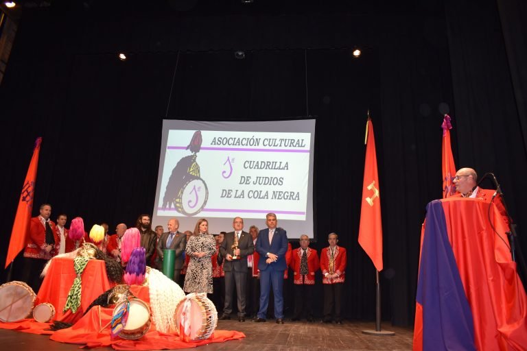 Juan Carlos Pérez asegura en su pregón al Judío de Baena que la separación de las turbas no fue por el color de las colas