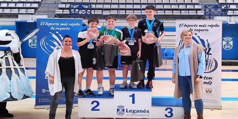 El deporte baenense suma cinco medallas de plata y dos de bronce en bádminton, carreras por montaña y natación