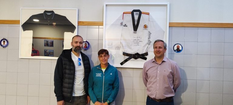 El IES Luis Carrillo de Sotomayor homenajea a su ex alumno y campeón de Taekwondo, Jesús Agudo