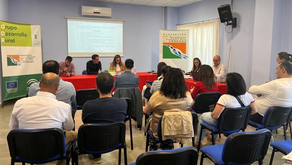 La junta directiva de Adegua se reúne en sesión extraordinaria para reclamar la línea de alta tensión Guadajoz-Guadame