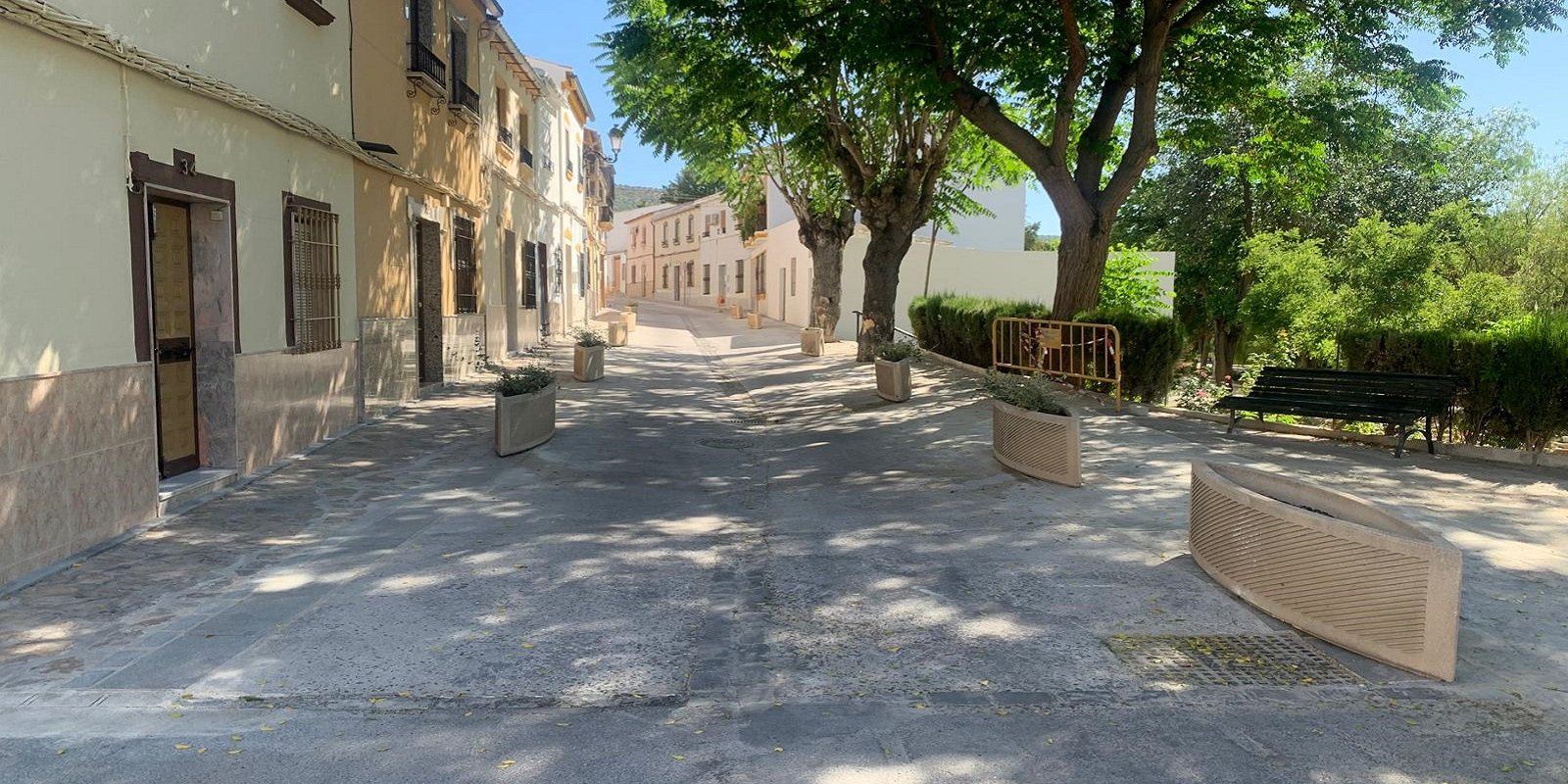 El Ayuntamiento soluciona los problemas de saneamiento y seguridad vial de la calle Cantarería de la Cañada