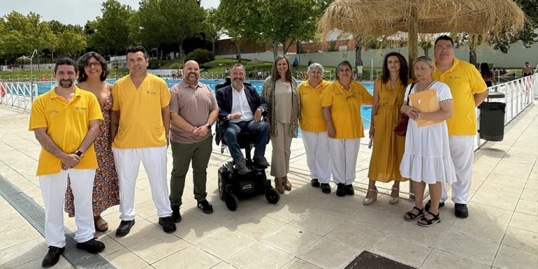El Ayuntamiento de Baena y UNEI crean siete empleos en la limpieza y accesos de las piscinas municipales
