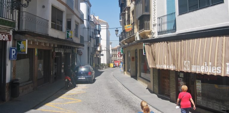 Baena recibe casi 500.000 euros de la Diputación para la reurbanización de la calle Amador de los Ríos