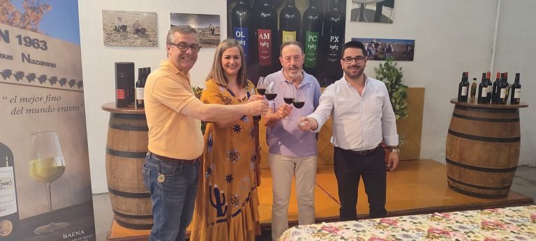 El Ayuntamiento de Baena incorpora a sus regalos de protocolo el vino dulce PX de Bodegas ‘Jesús Nazareno’