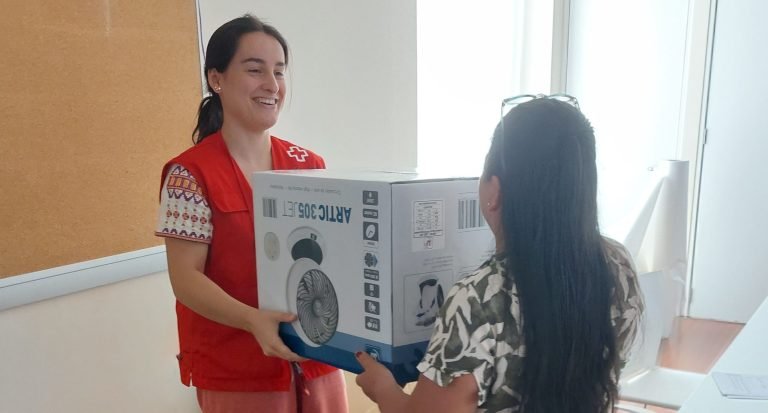 Dos de cada tres familias atendidas por Cruz Roja no pueden mantener su hogar a una temperatura adecuada en verano