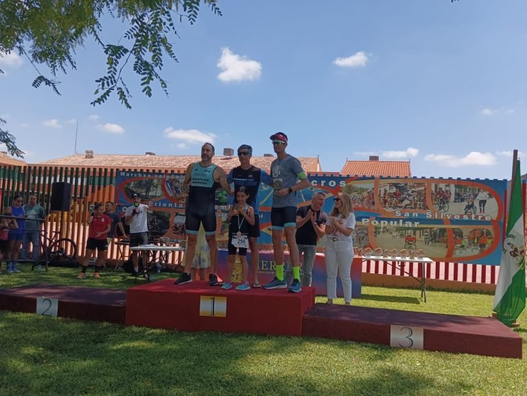 Los triatletas baenenses exhiben su calidad consiguiendo 11 medallas en el XIII Triatlón ‘Villa de Herrera’