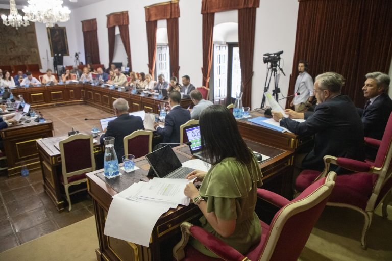 La Diputación de Córdoba y la Junta colaborarán con los municipios de la provincia en materia de ordenación urbanística