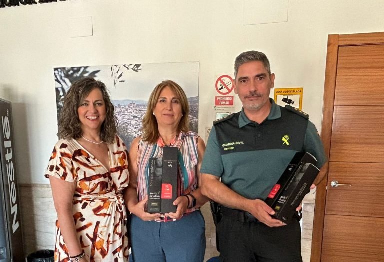 La subdelegada del Gobierno asegura en Baena que la plantilla del Puesto Principal está al 90%