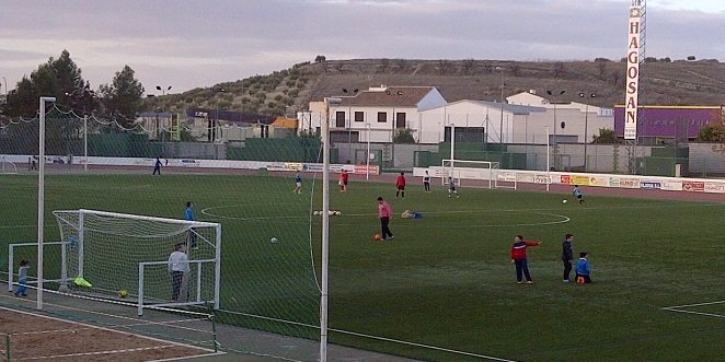 El Ayuntamiento de Baena rectifica y permite el pago en efectivo en el polideportivo municipal