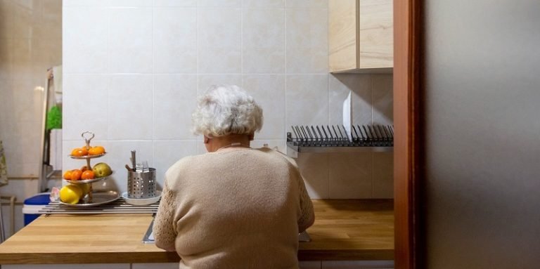 El Servicio Andaluz de Teleasistencia gestiona en Córdoba más de 2.700 llamadas para prevenir los efectos de las altas temperaturas