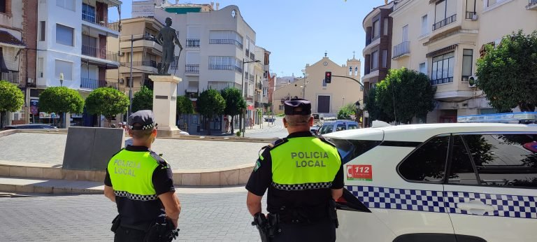 El Ayuntamiento de Baena refuerza la vigilancia con patrullas a pie y drones durante el verano