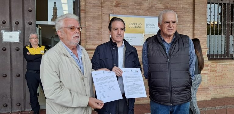 Patronales agrarias andaluzas piden el “cese inmediato” del ministro de Agricultura “si no reforma el Plan Estratégico de la PAC”