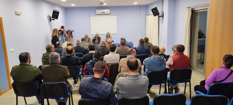 La alcaldesa de Baena se reúne con los agricultores para escuchar sus principales demandas