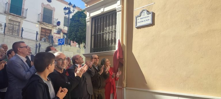 La calle Rosales es renombrada como Club Junip en un homenaje a este movimiento asociativo