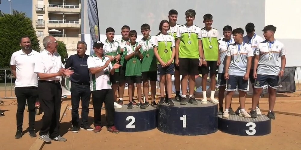 Nuevos éxitos para el deporte baenense con petanca y bádminton como protagonistas