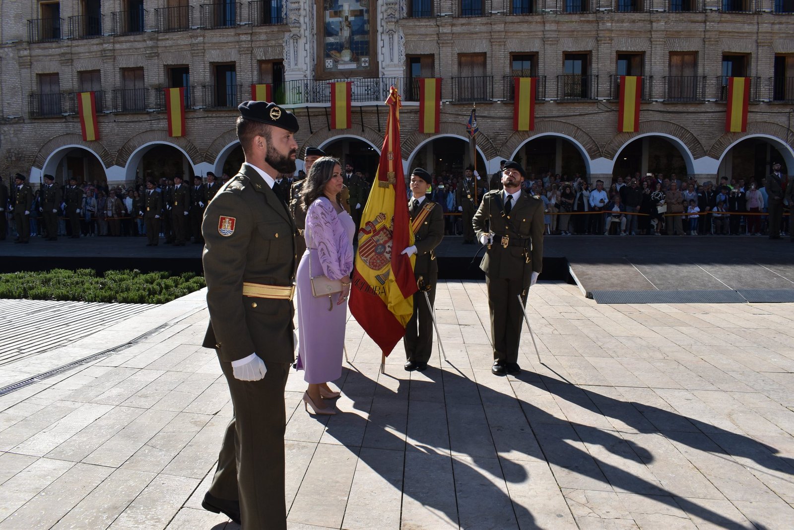 Unas 300 personas juran Bandera en la Plaza de la Constitución de Baena