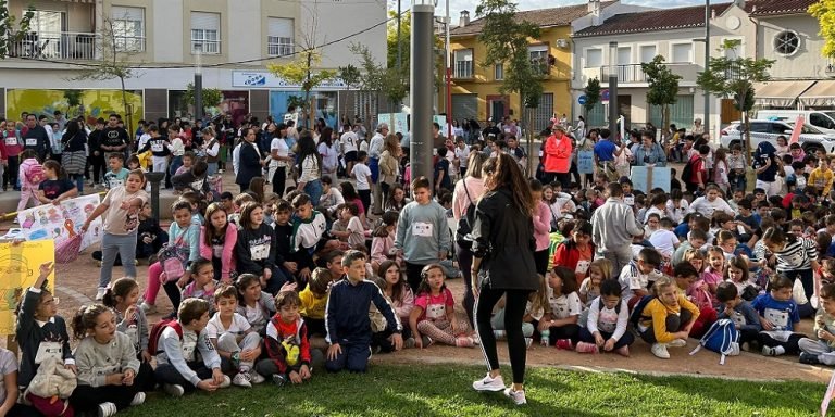 Cientos de alumnos de Baena realizan diferentes actividades contra la leucemia infantil