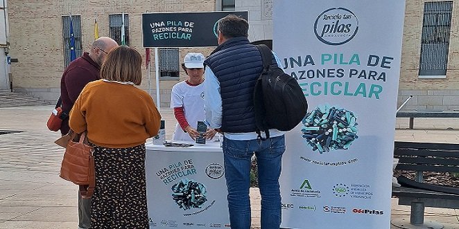La campaña ‘Una Pila de Razones’ llega a Baena para concienciar de la importancia del reciclar residuos de pilas y acumuladores