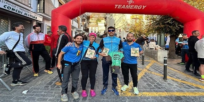 El ‘medialegua’ Josema Chacón, doble campeón de la Copa de Andalucía de Carreras por Montaña y María Triguero, tercera
