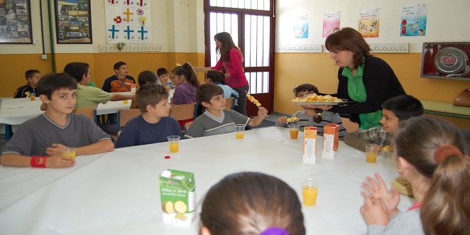 Los comedores escolares cordobeses servirán este curso casi 400.000 kilos de productos ecológicos