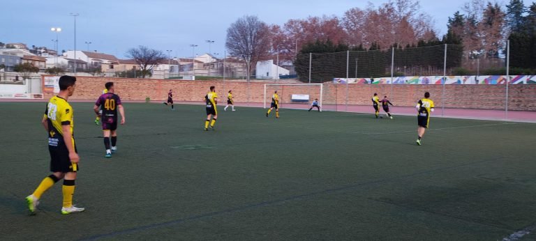 Fin de semana con derbis baenenses en fútbol y ajedrez y la visita del líder en fútbol sala