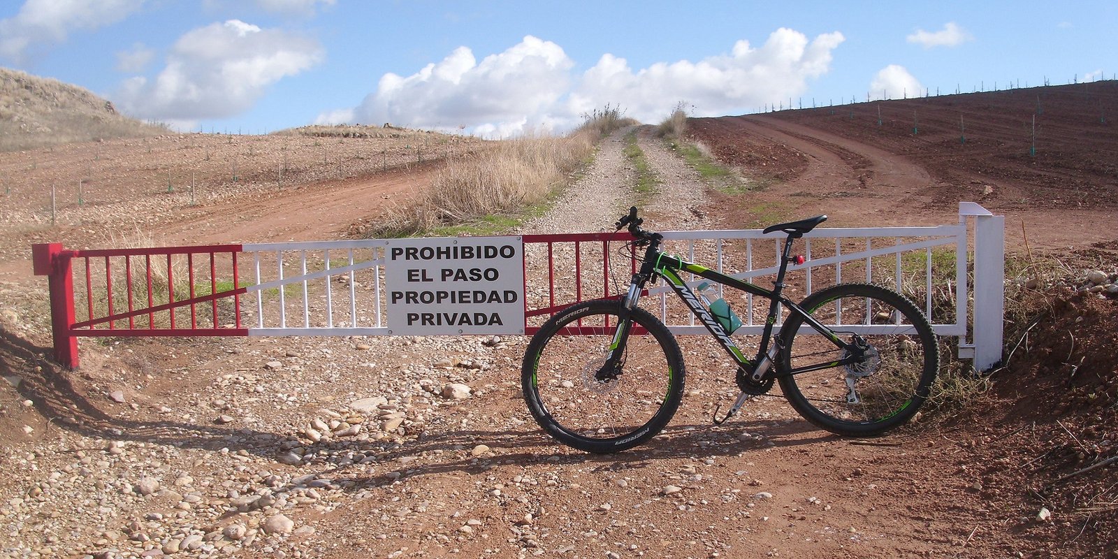 Ecologistas en Acción de Baena denuncia la ocupación de caminos de dominio público en el municipio