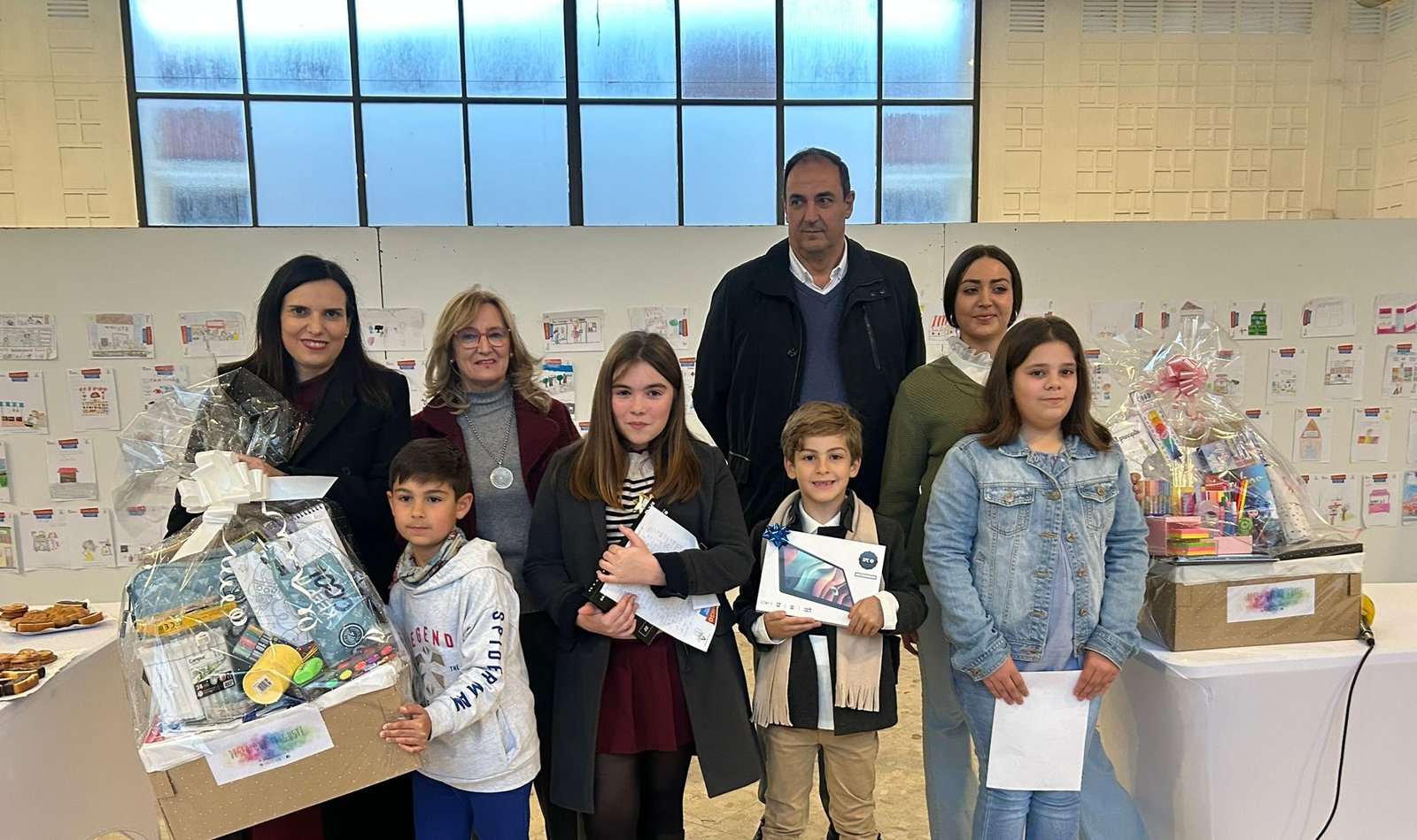 Uneba entrega los premios del concurso de dibujo y redacción infantil «Aprendo a comprar en los comercios de mi pueblo”