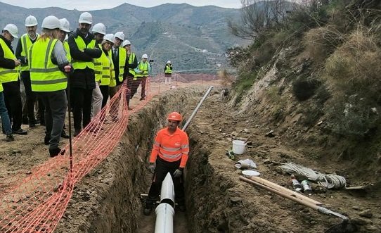 La Junta de Andalucía triplica hasta los 165 millones de euros la inversión para llevar el agua depurada a los cultivos